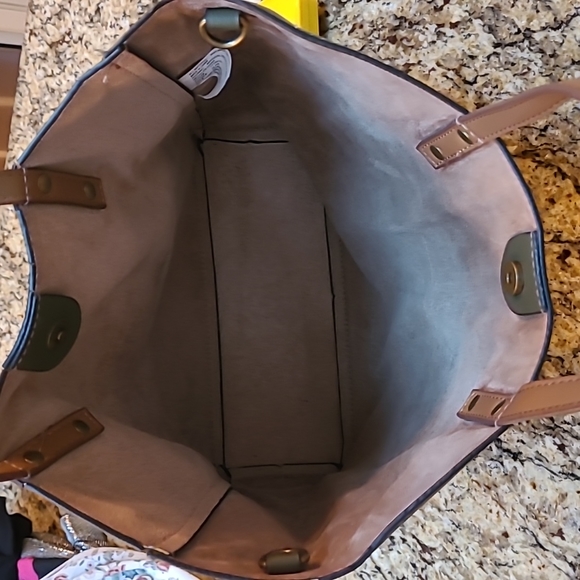 Olive Color Tote - Picture 3 of 9